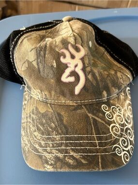 Browning camo snapback Hat with Accents and Black mesh Interior